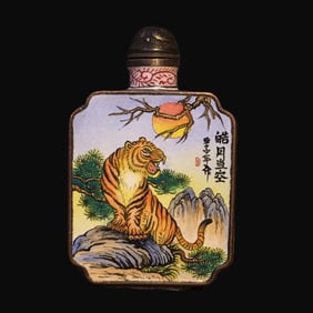 An Exquisite Painted Enamel on Copper Pine and Tiger Pattern Snuff Bottle