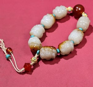 An Exquisite White Jade Auspicious Beast Pattern Bracelet