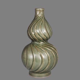 An Exquisite Longquan yao Gourd-Shaped Vase