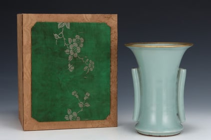 An Exquisite Longquan yao Celadon Glazed Cover with Gold Double-Ears Vase,with an Imperial Poem by