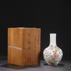 An Exquisite Enamel Bats and Peach Pattern Vase,with Poem