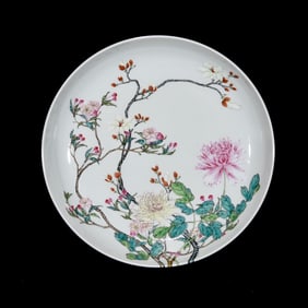 An Exquisite Famille-Rose Flower Pattern Plate
