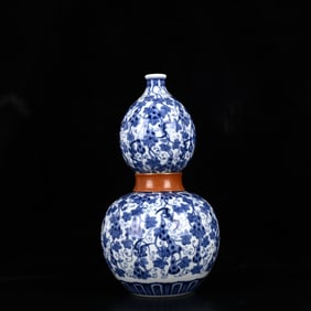 A Rare Blue and White Bats and Gourd Pattern Gourd-Shaped Vase