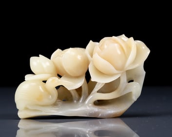 An Exquisite White Jade Flower and Bird Pattern Ornament