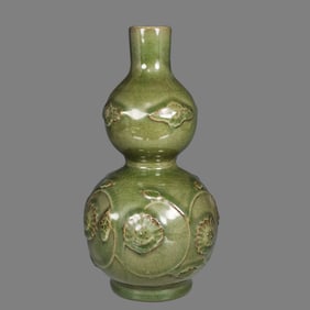 An Exquisite Longquan yao Celadon Glazed Flower Pattern Gourd-Shaped Vase