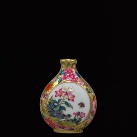An Exquisite Gold Ground Flower and Bird Pattern Snuff Bottle