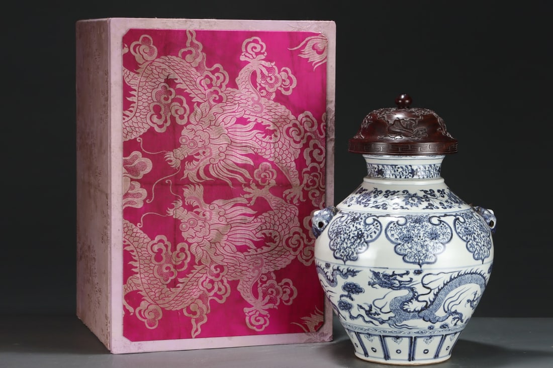 A Huge Blue and White Dragon Pattern Beast-Ears Jar with Cover: A Huge Blue and White Dragon Pattern Beast-Ears Jar with Cover,Yuan Dynasty,China,Size:18.9inx13.4in 青花龙纹兽耳盖罐,中国元代