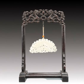A Precious White Jade Dragon Pattern Ornament