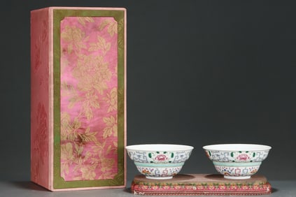A Pair of Exquisite Famille-Rose Flower Pattern Bowls
