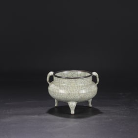 An Exquisite Ge yao Yellow Glazed Cover with Silver Double-Ears and Tripod Censer