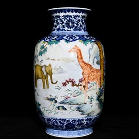 A Rare Blue and White Famille-Rose Animal Pattern Vase,With Poem