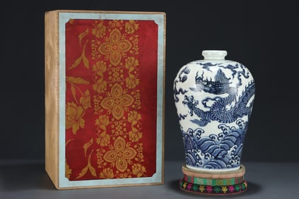 A Rare Blue and White Seawater and Dragon Pattern Vase