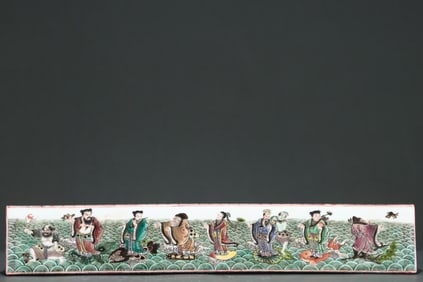 An Exquisite Famille-Rose Figure and Story Pattern Paper Weight