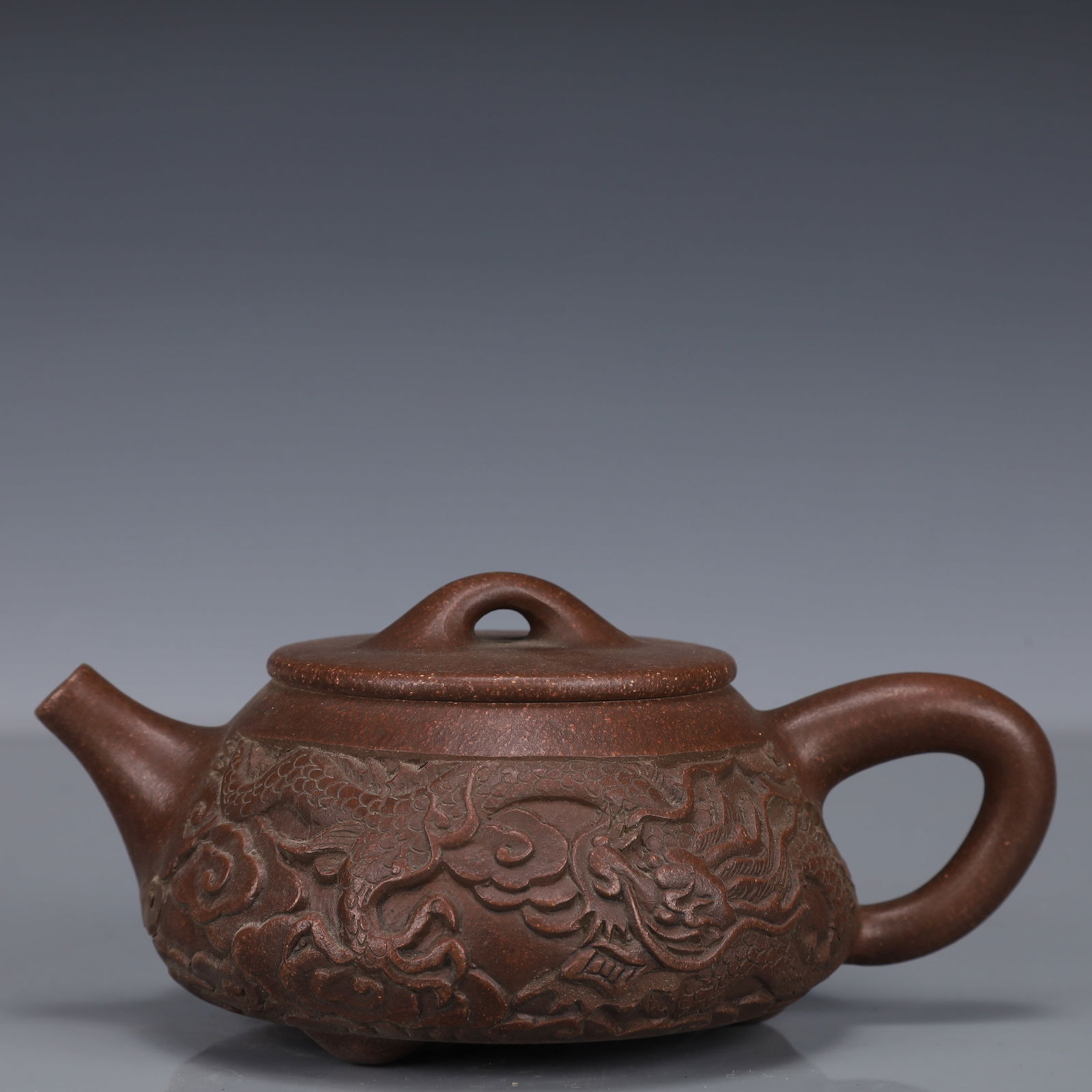 An Exquisite Purple Sands Dragon Pattern Teapot: An Exquisite Purple Sands Dragon Pattern Teapot,Qing Dynasty, China,Chen Mingyuan Mark,Size:6.7inx4.7inx2.8in,Weight:343g 紫砂龙纹茶壶,中国清É
