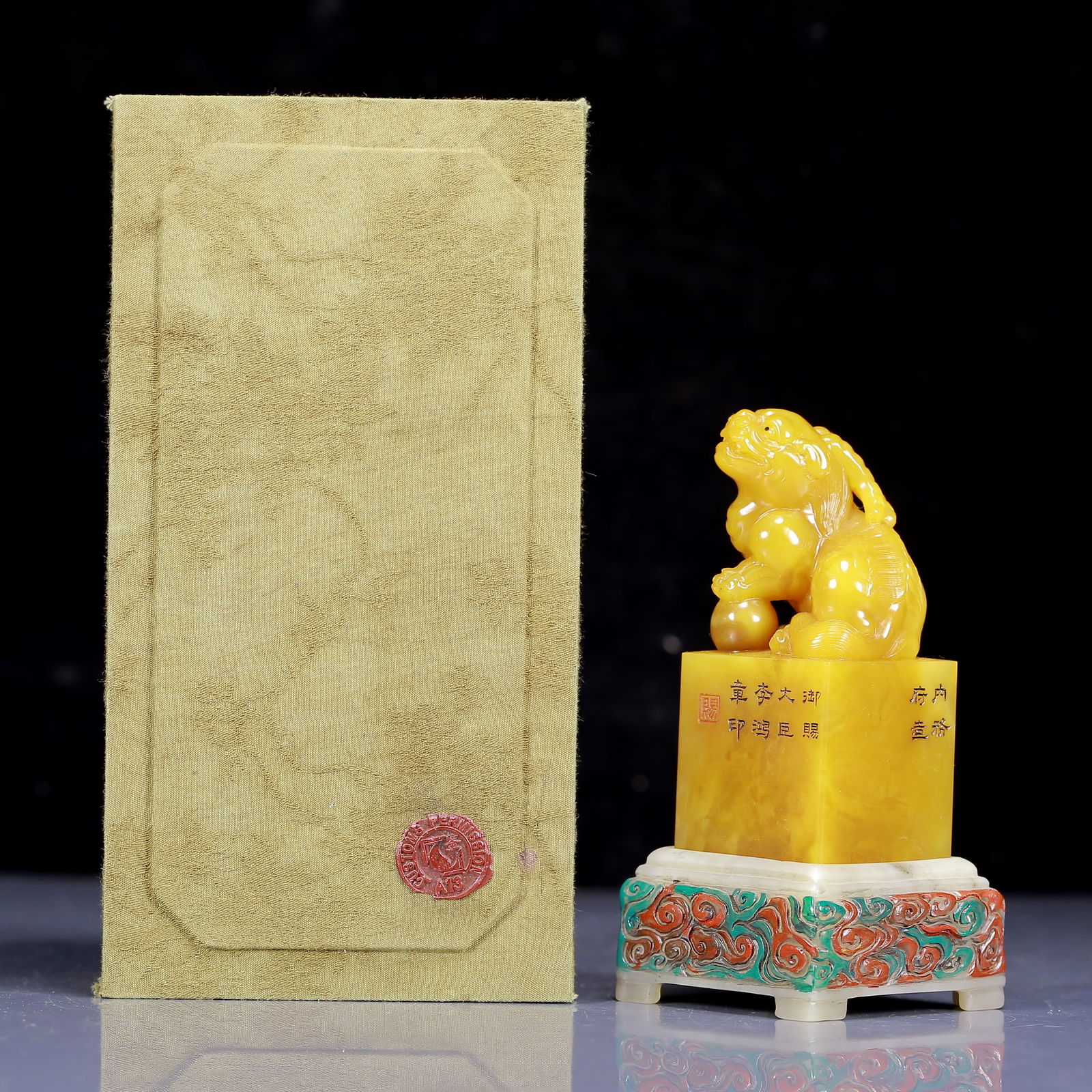 An Exquisite Tianhuang Stone Auspicious Beast Pattern Seal: An Exquisite Tianhuang Stone Auspicious Beast Pattern Seal,Qing Dynasty, China,Guangxu Mark,Size:2.8inx5.9in,Weight:820g 田黄石瑞兽纹印章，清