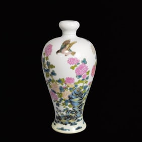 An Exquisite Famille-Rose Flower and Bird Pattern Vase