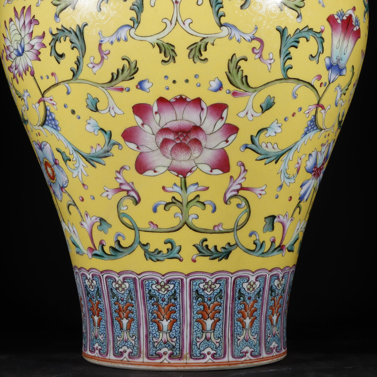 A Rare Enamel Flower Pattern Vase - 3