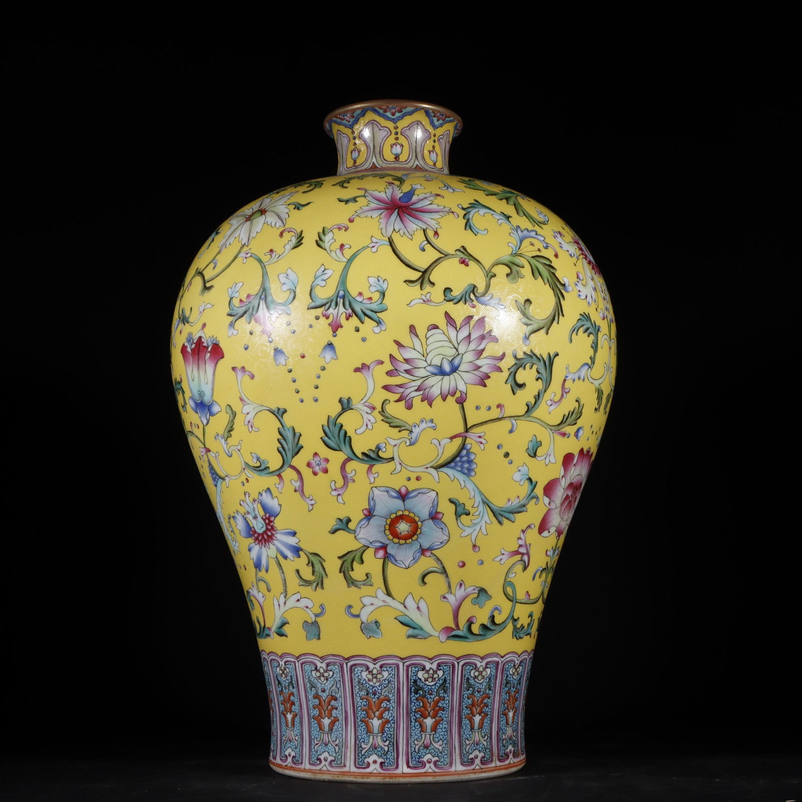 A Rare Enamel Flower Pattern Vase - 4
