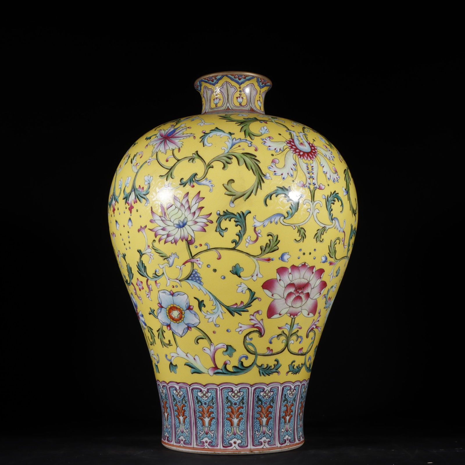 A Rare Enamel Flower Pattern Vase - 6