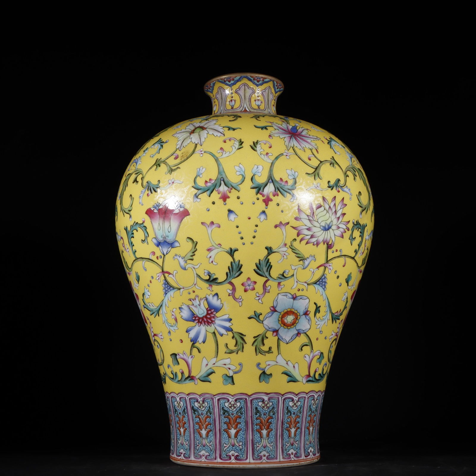 A Rare Enamel Flower Pattern Vase - 7