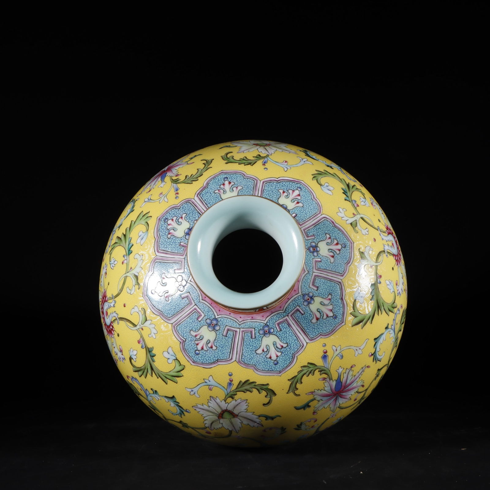A Rare Enamel Flower Pattern Vase - 8