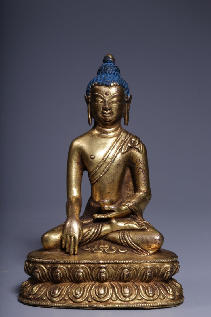 A Rare Gilt Bronze Statue of Sakyamuni: A Rare Gilt Bronze Statue of Sakyamuni ,Qing Dynasty, China,Size:4.3inx3inx2in,Weight:335g 铜鎏金释迦摩尼像,中国清代