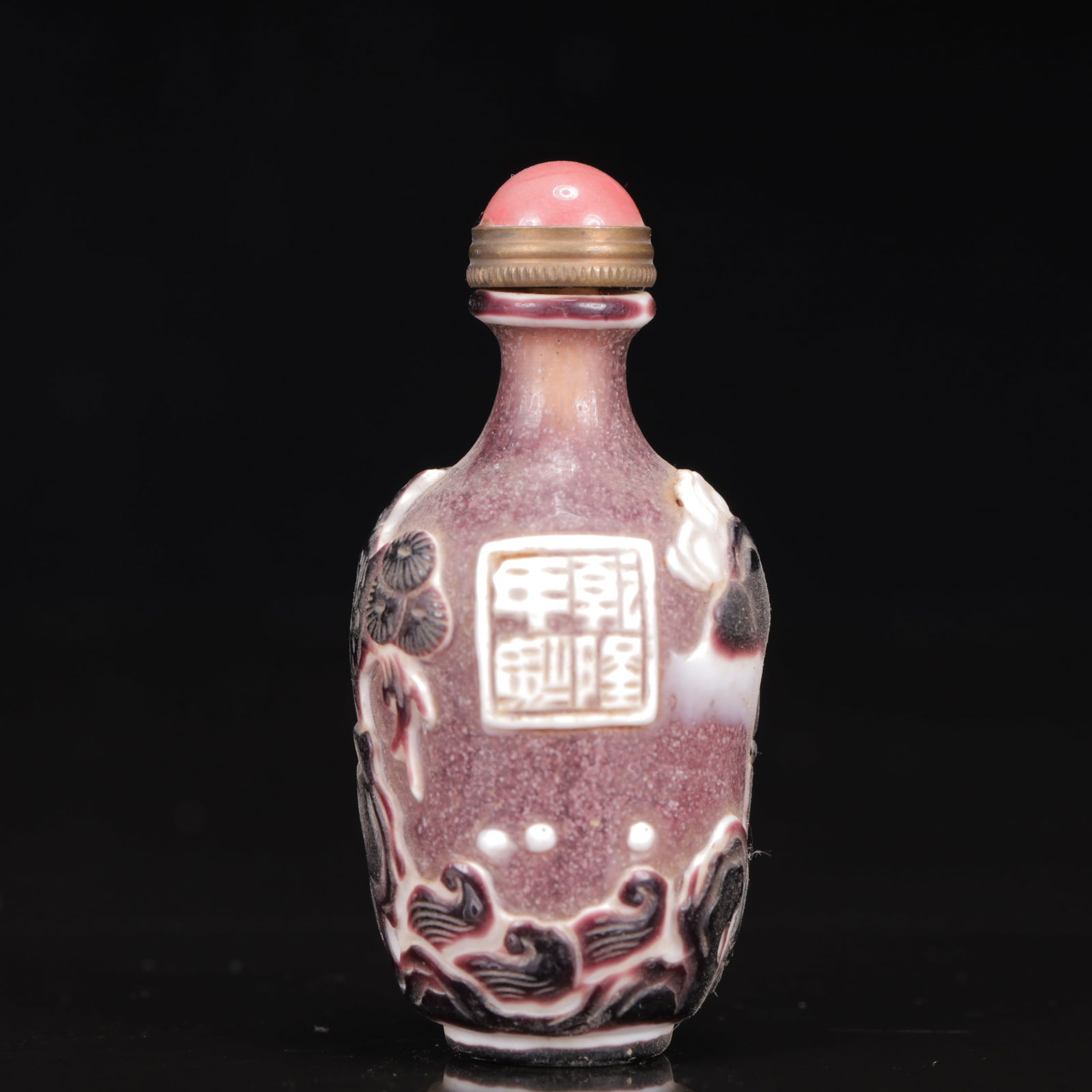 An Exquisite Glass Landscape and Figure Pattern Snuff Bottle: An Exquisite Glass Landscape and Figure Pattern Snuff Bottle,Qing Dynasty, China,Qianlong Four-character Mark,Size:1.4inx3.1in, Weight:61g 琉璃山水人物纹Ɨ