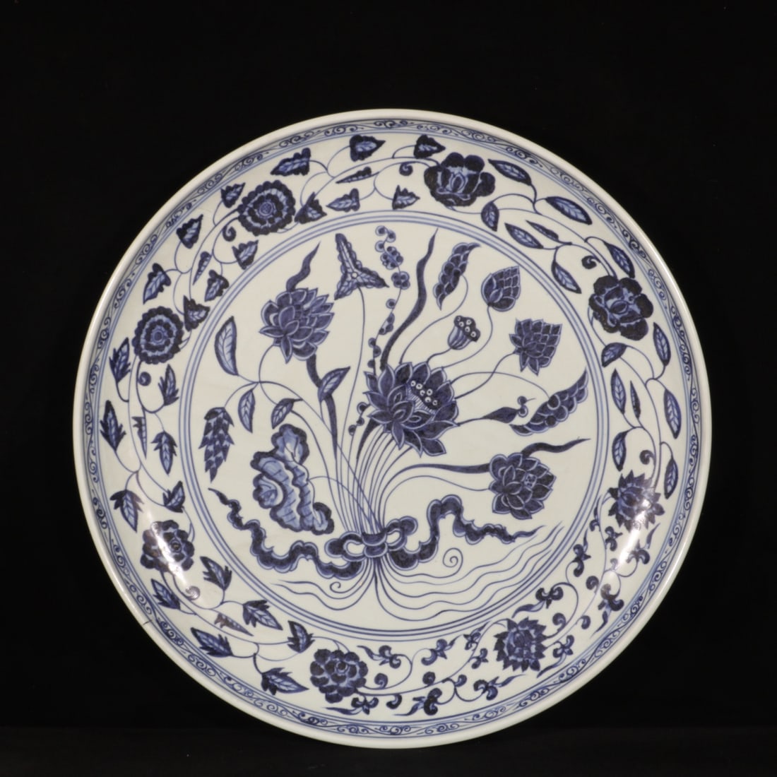 An Exquisite Blue and White Lotus Pattern Plate: An Exquisite Blue and White Lotus Pattern Plate,Ming Dynasty,China,Xuande Six-Character Mark,Size:3inx23.2in 青花缠枝莲纹盘,中国明代,&
