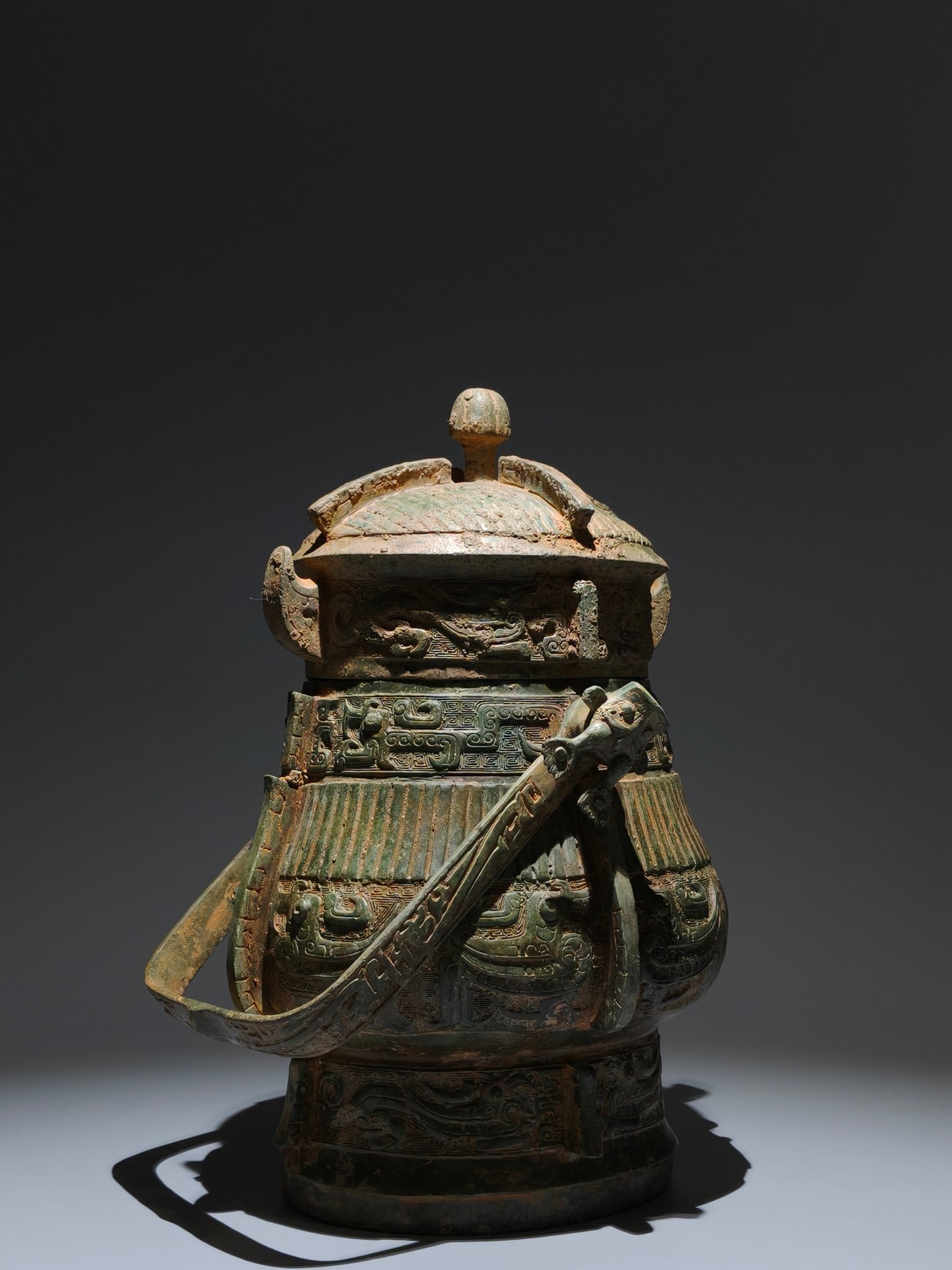 An Archaic Bronze Phoenix Pattern Loop-handled Pot - 5