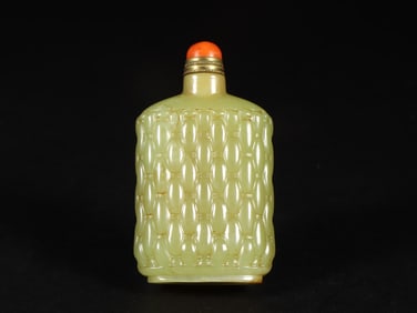 An Exquisite Yellow Jade Snuff Bottle