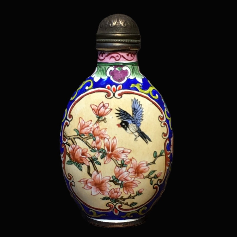 An Exquisite Painted Enamel on Copper Flower and Bird Pattern Snuff Bottle: An Exquisite Painted Enamel on Copper Flower and Bird Pattern Snuff Bottle,Qing Dynasty,China,Qianlong Four-Character Mark,Size:1.8inx1.2inx3in,Weight:60g 铜胎画珐琅Ŏ