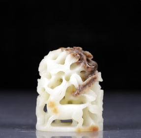 An Exquisite White Jade Sika Deer Pattern Ornament