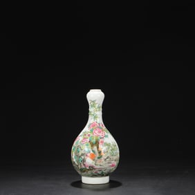 An Exquisite Enamel Flower and Bird Pattern Vase