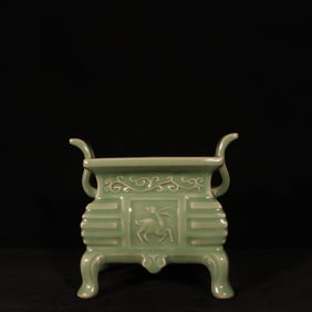 An Exquisite Longquan yao Celadon Glazed Deer Pattern Double-Ears Censer