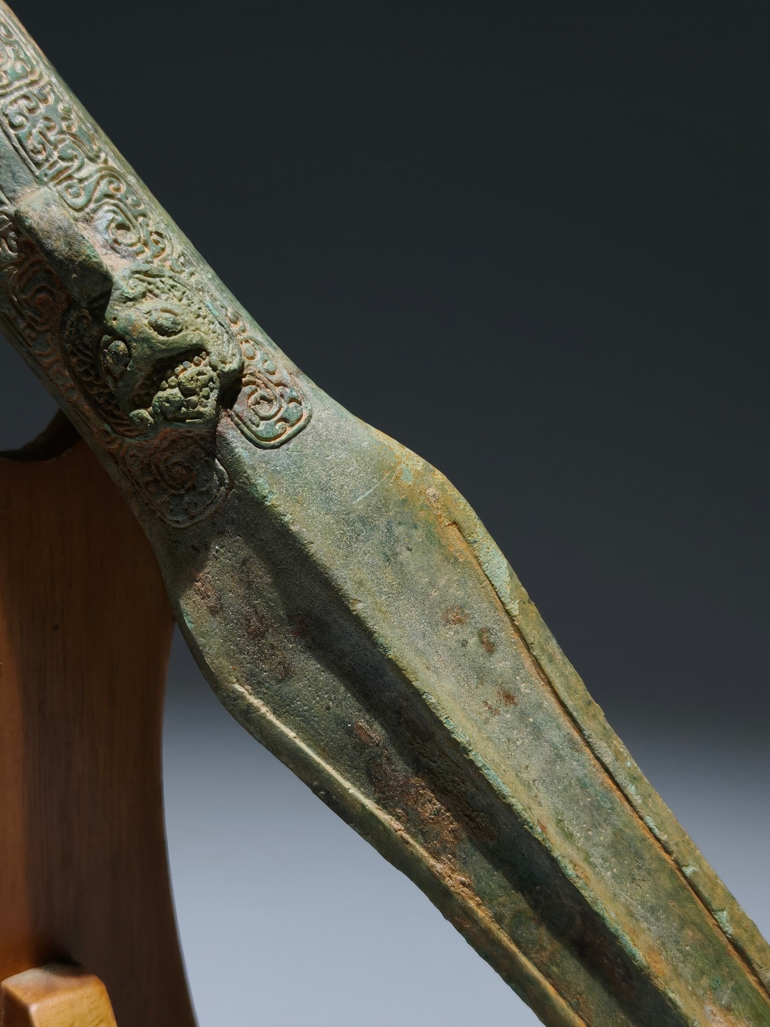 An Archaic Bronze Dragon Pattern Spear - 3