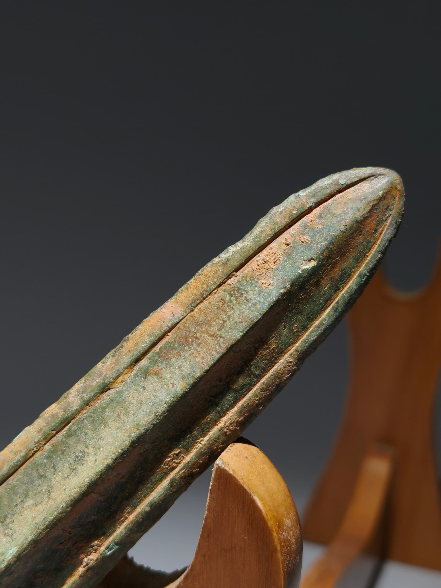 An Archaic Bronze Dragon Pattern Spear - 8