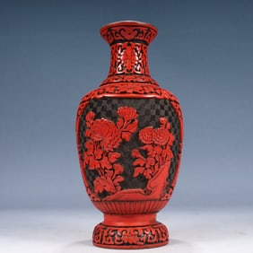An Exquisite Carved Red Lacquer Flower Pattern Vase