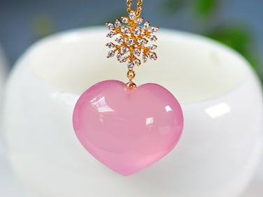 An Exquisite Crystal Necklace