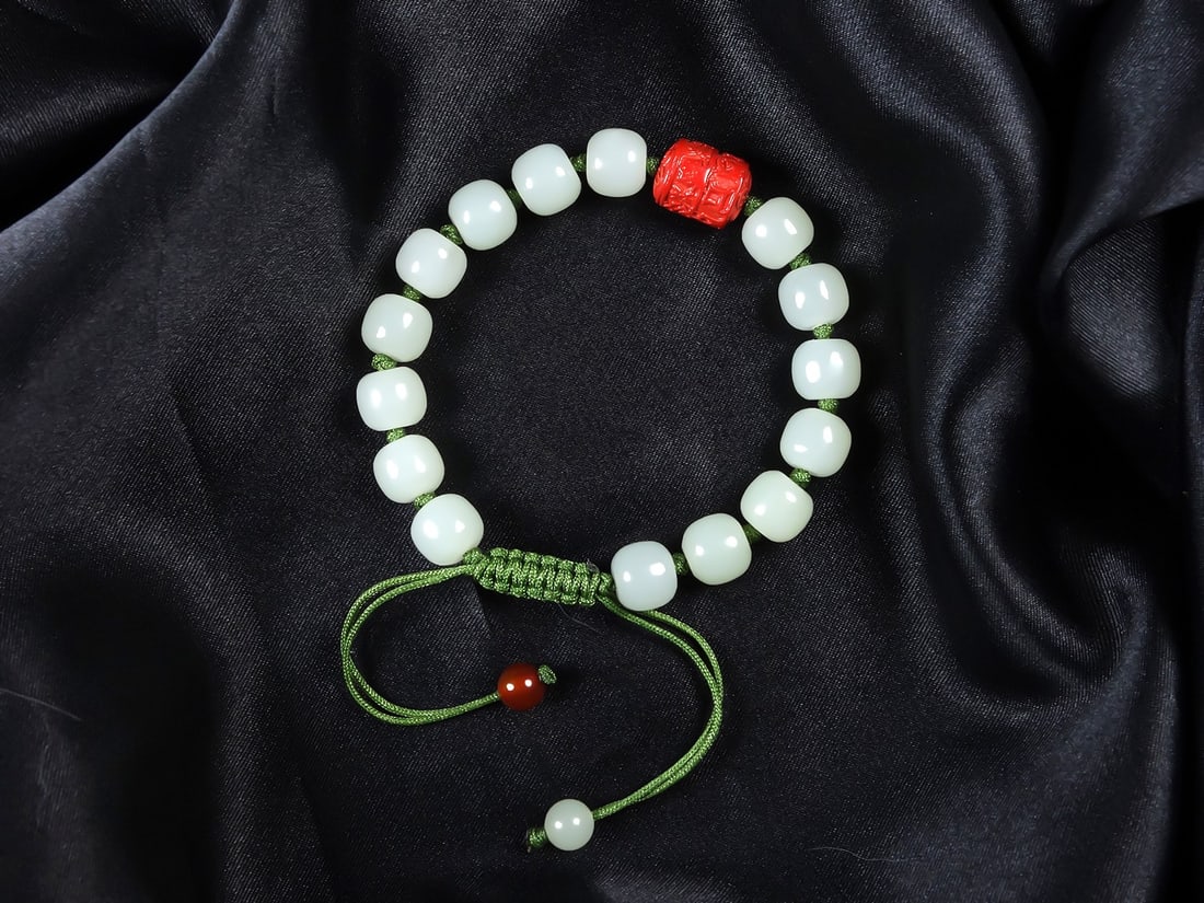 An Exquisite White Jade Bracelets: An Exquisite White Jade Bracelets,Size:(bead)0.3inx0.4in 白玉手链