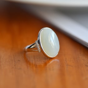 An Exquisite Sterling Silver Inlaid White Jade Ring