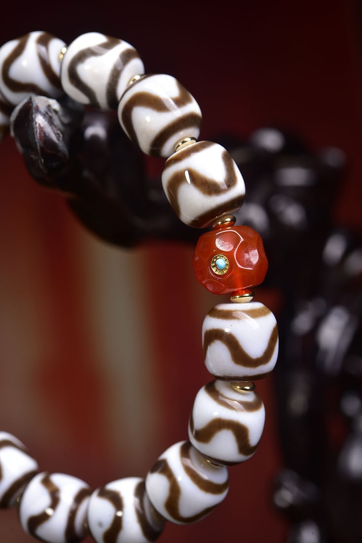 An Exquisite Crystal Monkey Pattern Pendant - 3