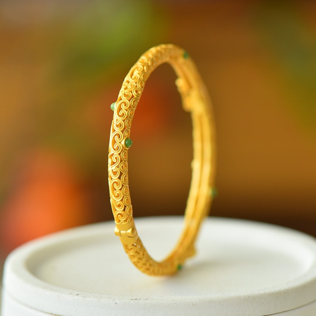 An Exquisite Sterling Silver-Gold Plated Inlaid Jasper Bracelet: An Exquisite Sterling Silver-Gold Plated Inlaid Jasper Bracelet 纯银镀金镶碧玉手镯