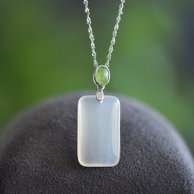 An Exquisite Sterling Silver Inlaid Agate Pendant