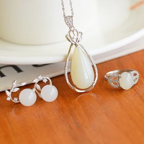 A Set of Fine Sterling Silver Inlaid White Jade Jewelrys