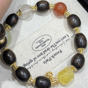 An Exquisite Agarwood With Beeswax Bracelet