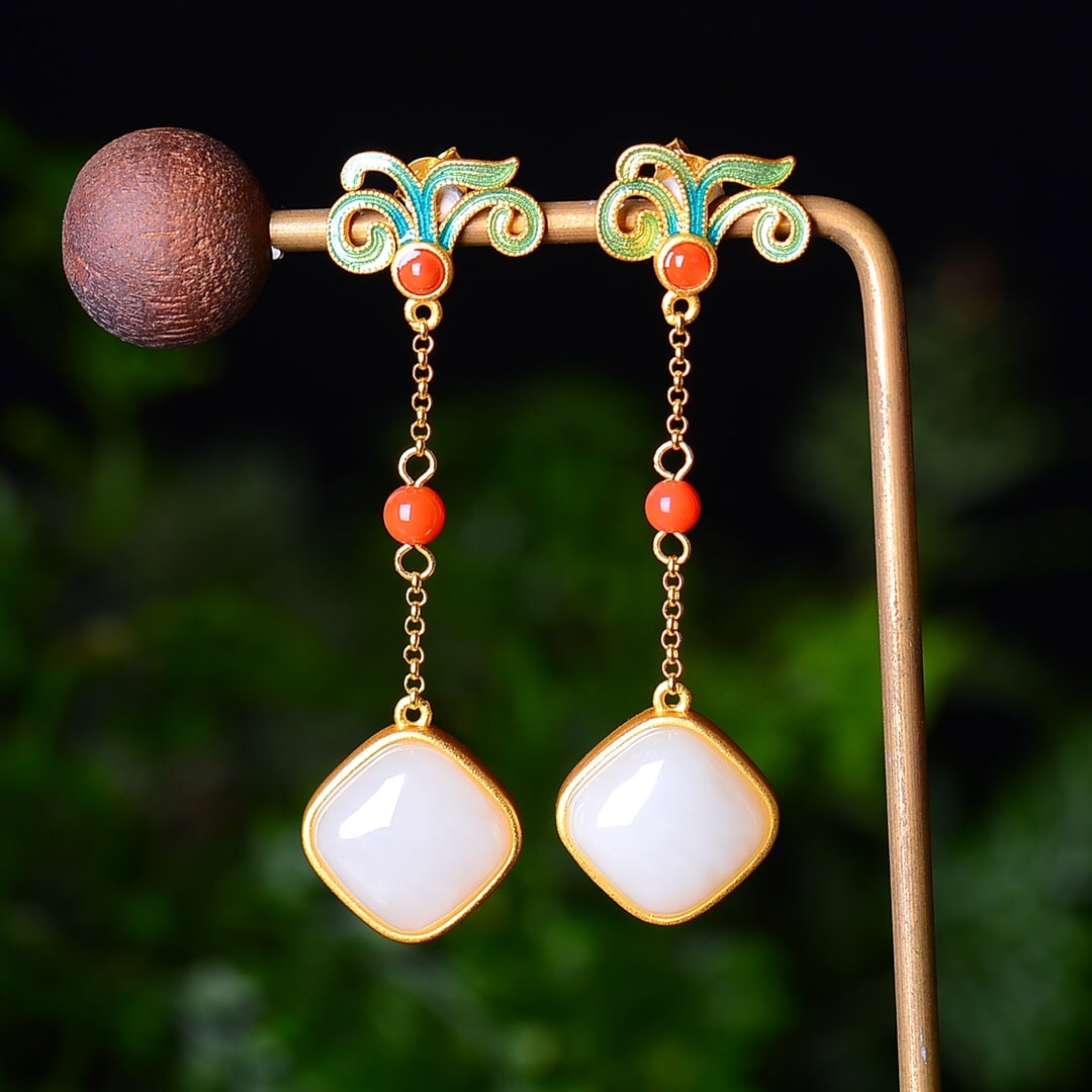 A Pair of Exquisite Sterling Silver-Gold Plated Inlaid White Jade Earrings: A Pair of Exquisite Sterling Silver-Gold Plated Inlaid White Jade Earrings,Size:0.5inx0.5in 一对纯银镀金镶白玉耳环
