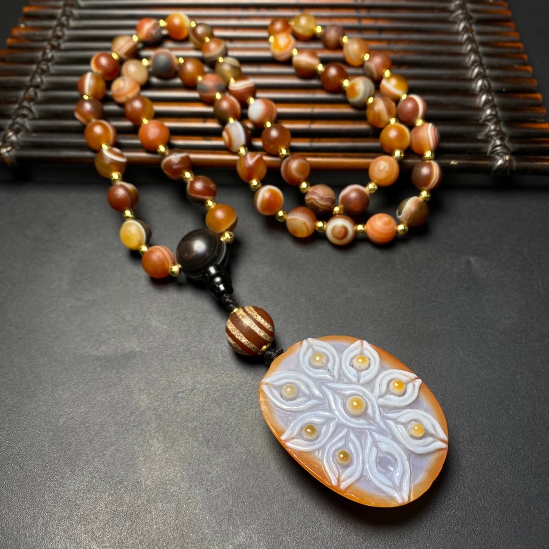 A Precious Agate Necklace - 2