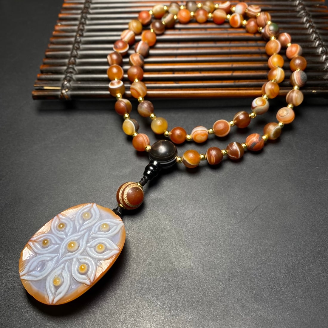 A Precious Agate Necklace - 3