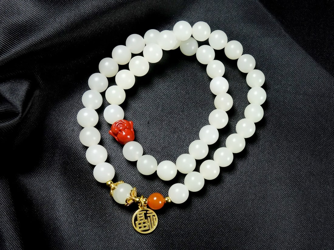 An Exquisite White Jade Bracelets: An Exquisite White Jade Bracelets,Size:(bead)0.3in 白玉手链