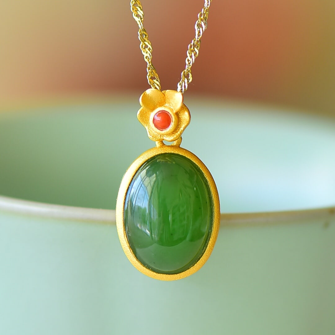 An Exquisite Sterling Silver-Gold Plated Inlaid Jasper Pendant: An Exquisite Sterling Silver-Gold Plated Inlaid Jasper Pendant,Size0.4inx0.6in 纯银镀金镶碧玉吊坠